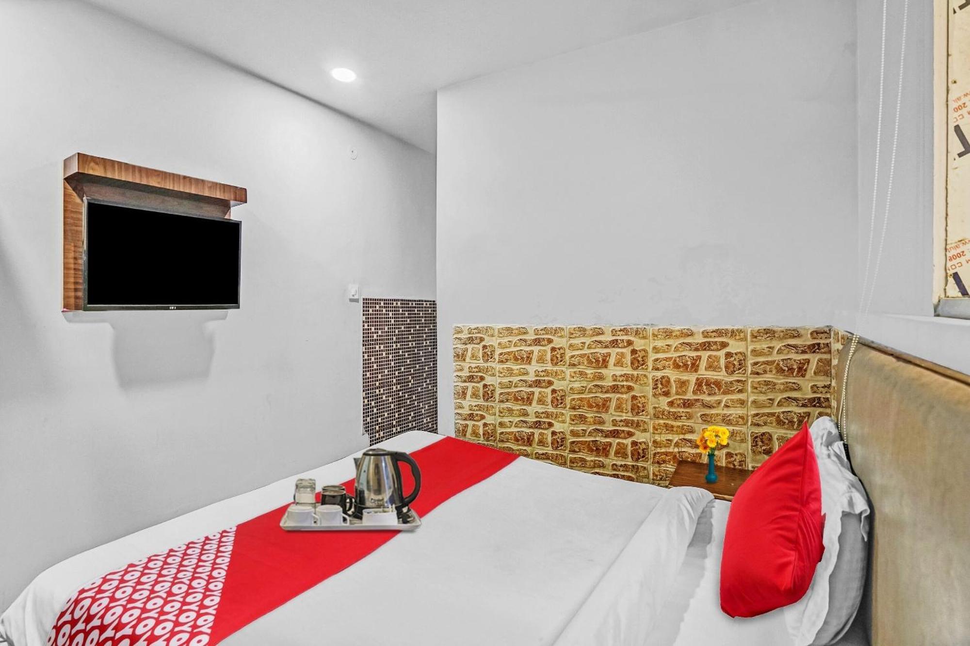 Hotel O M Stays Near Akshardham New Delhi Exteriör bild