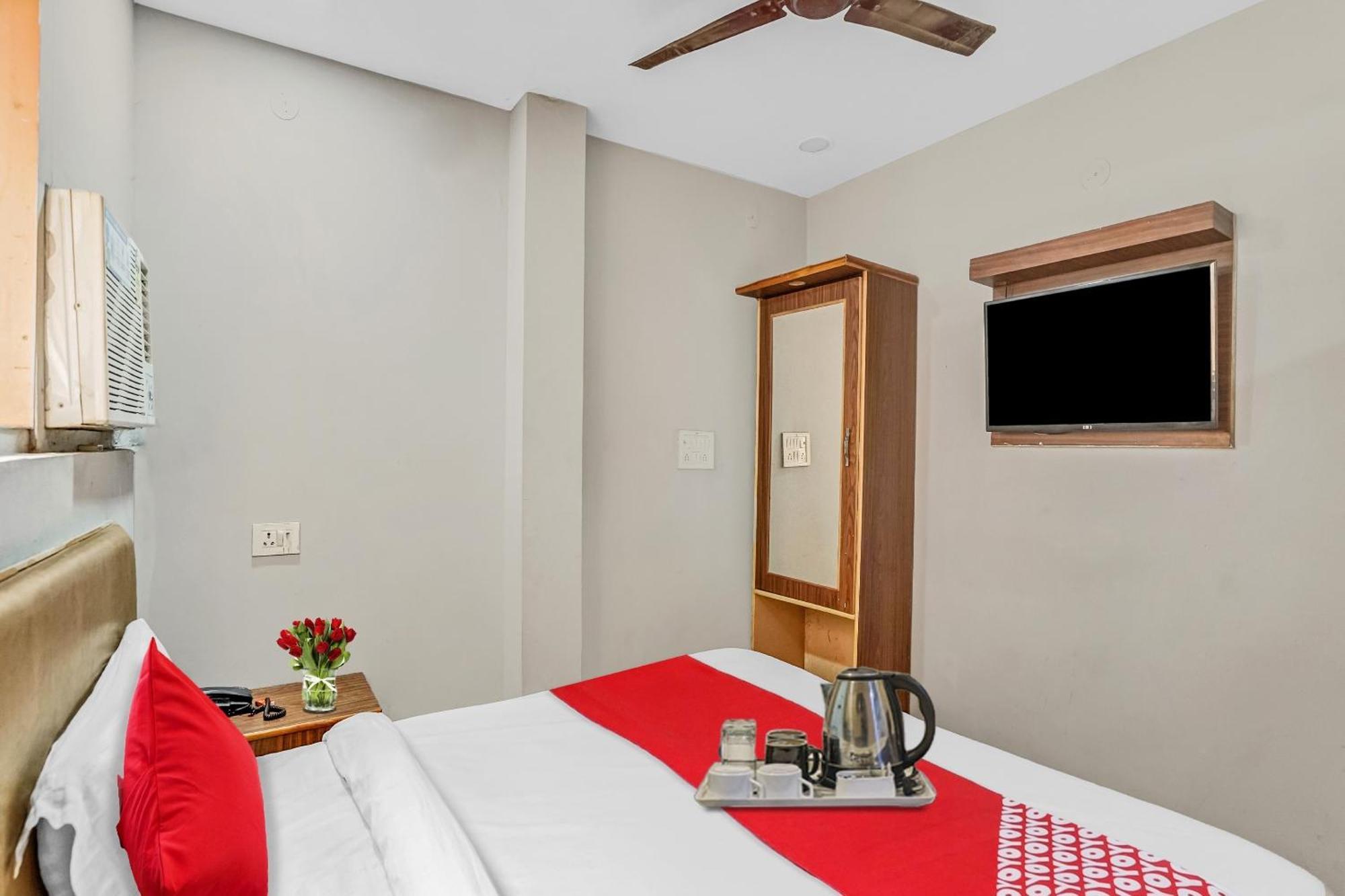 Hotel O M Stays Near Akshardham New Delhi Exteriör bild